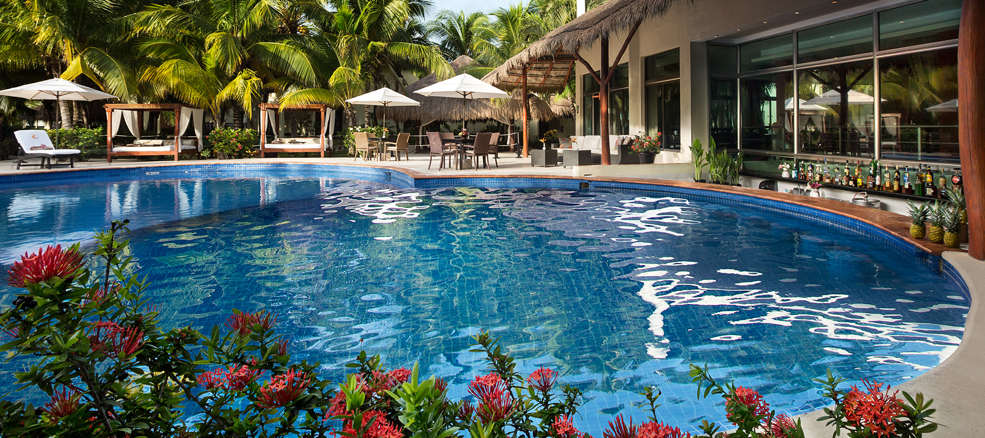 Extraordinary swim up bars at the all inclusive getaway | El Dorado Maroma | Mexico 