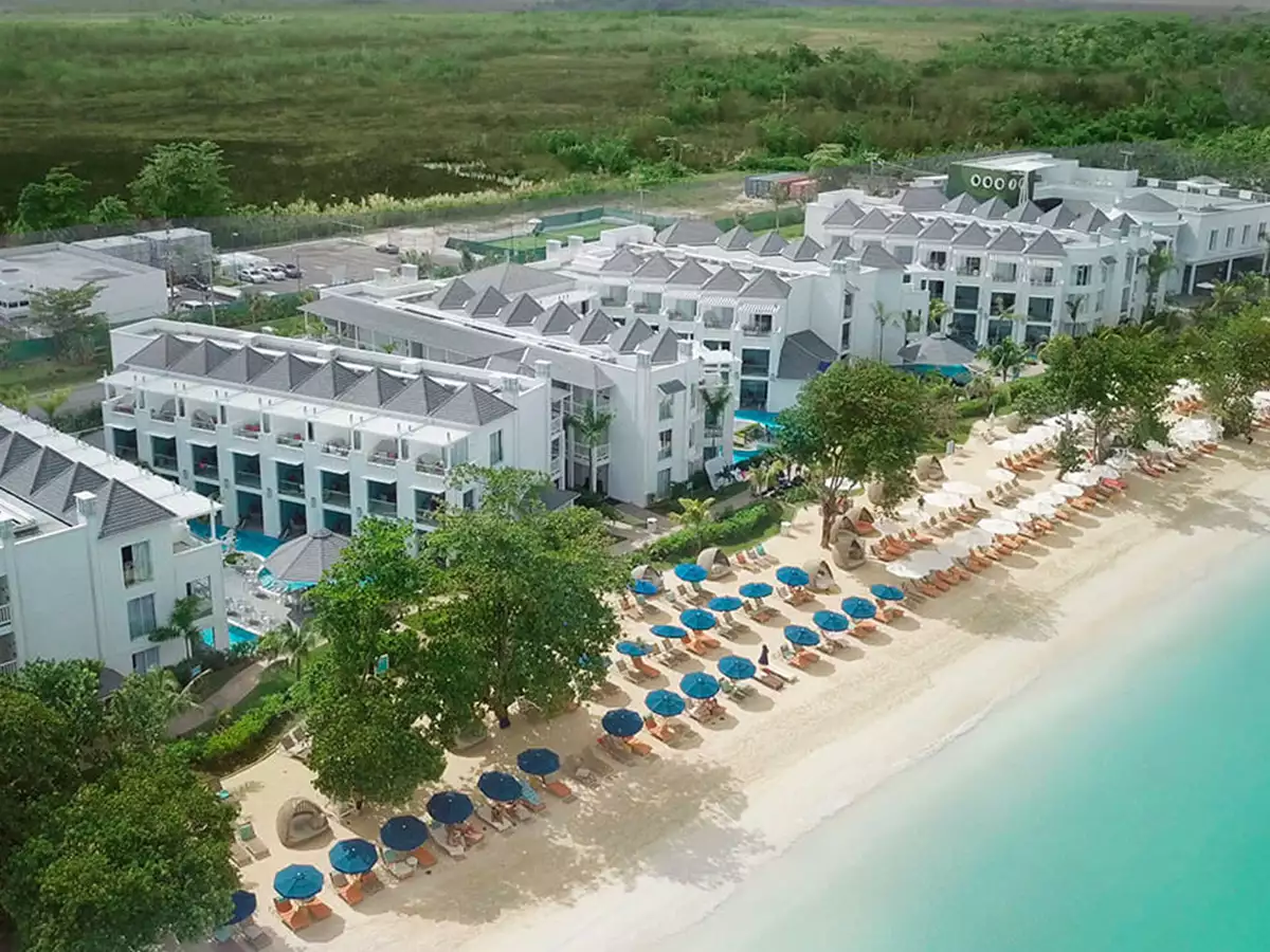Azul Beach Resort Negril beachfront exterior
